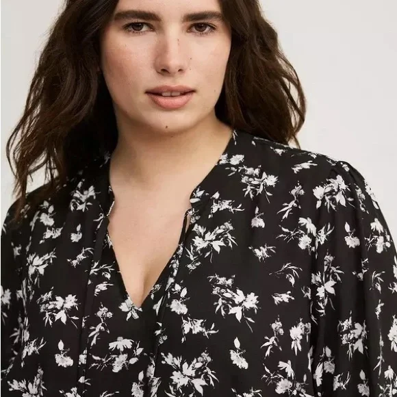 NWT- Torrid Black Floral Ruffle Georgette Blouse – Size 1X - Picture 5 of 6